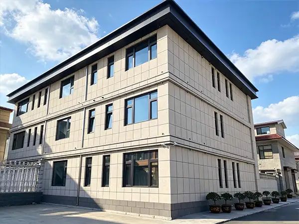 لوح معدني منحوت